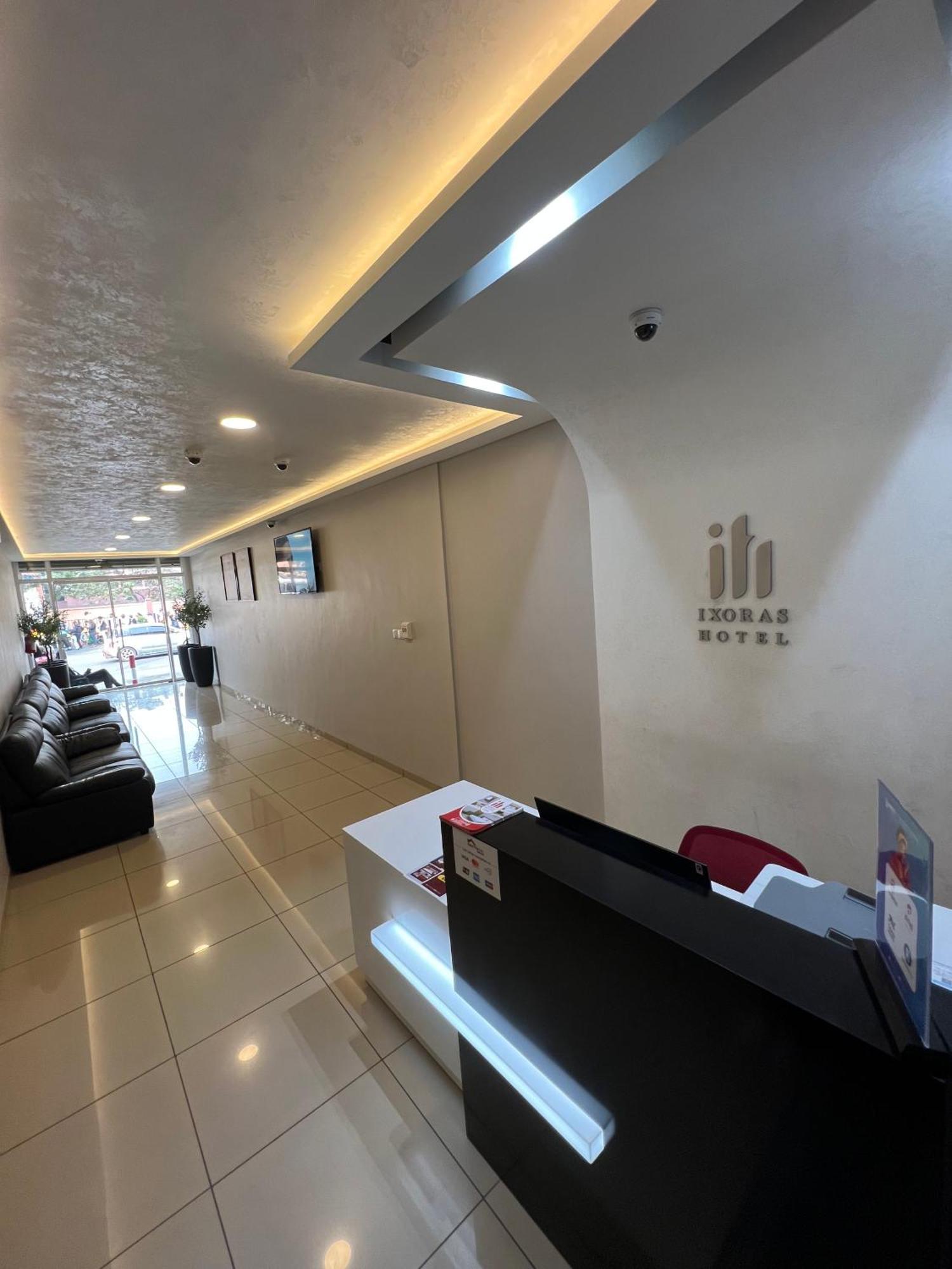 Ixoras Hotel Victoire Киншаса Экстерьер фото