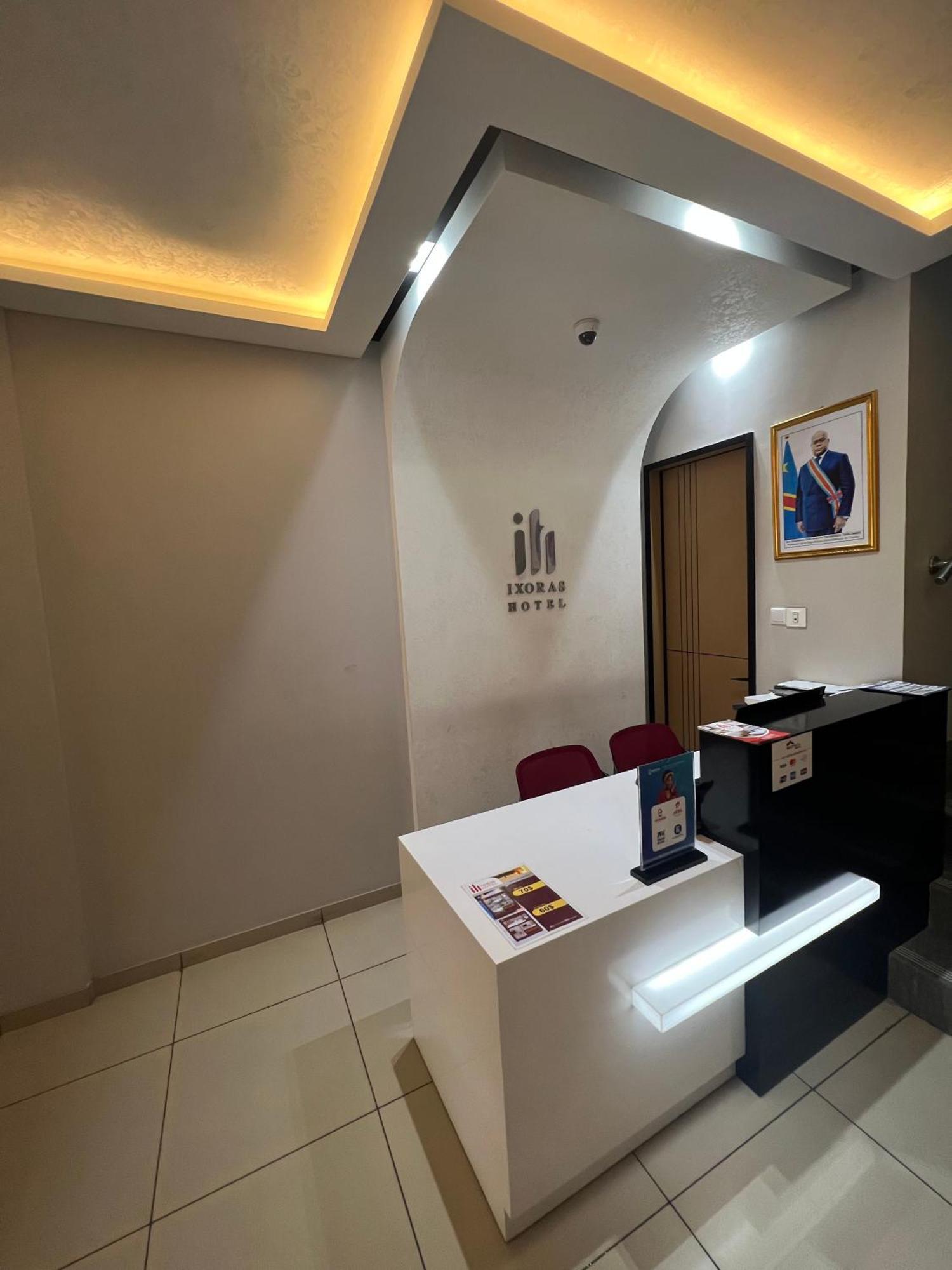 Ixoras Hotel Victoire Киншаса Экстерьер фото