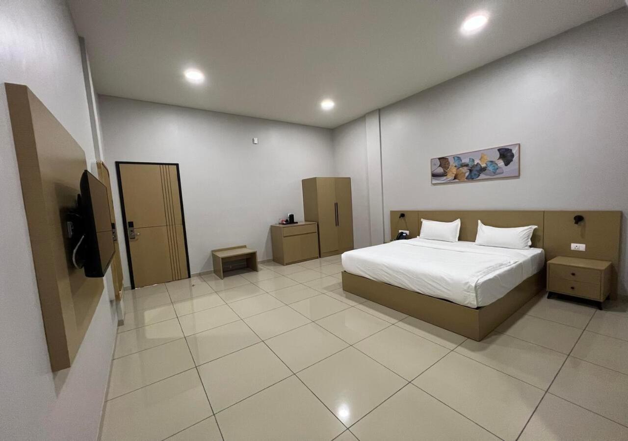 Ixoras Hotel Victoire Киншаса Экстерьер фото