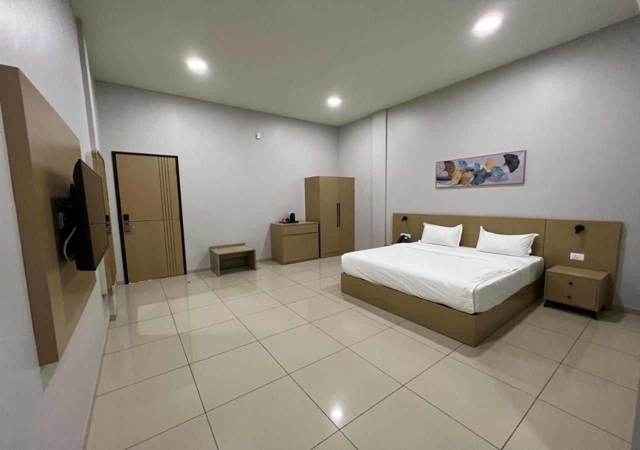 Ixoras Hotel Victoire Киншаса Экстерьер фото
