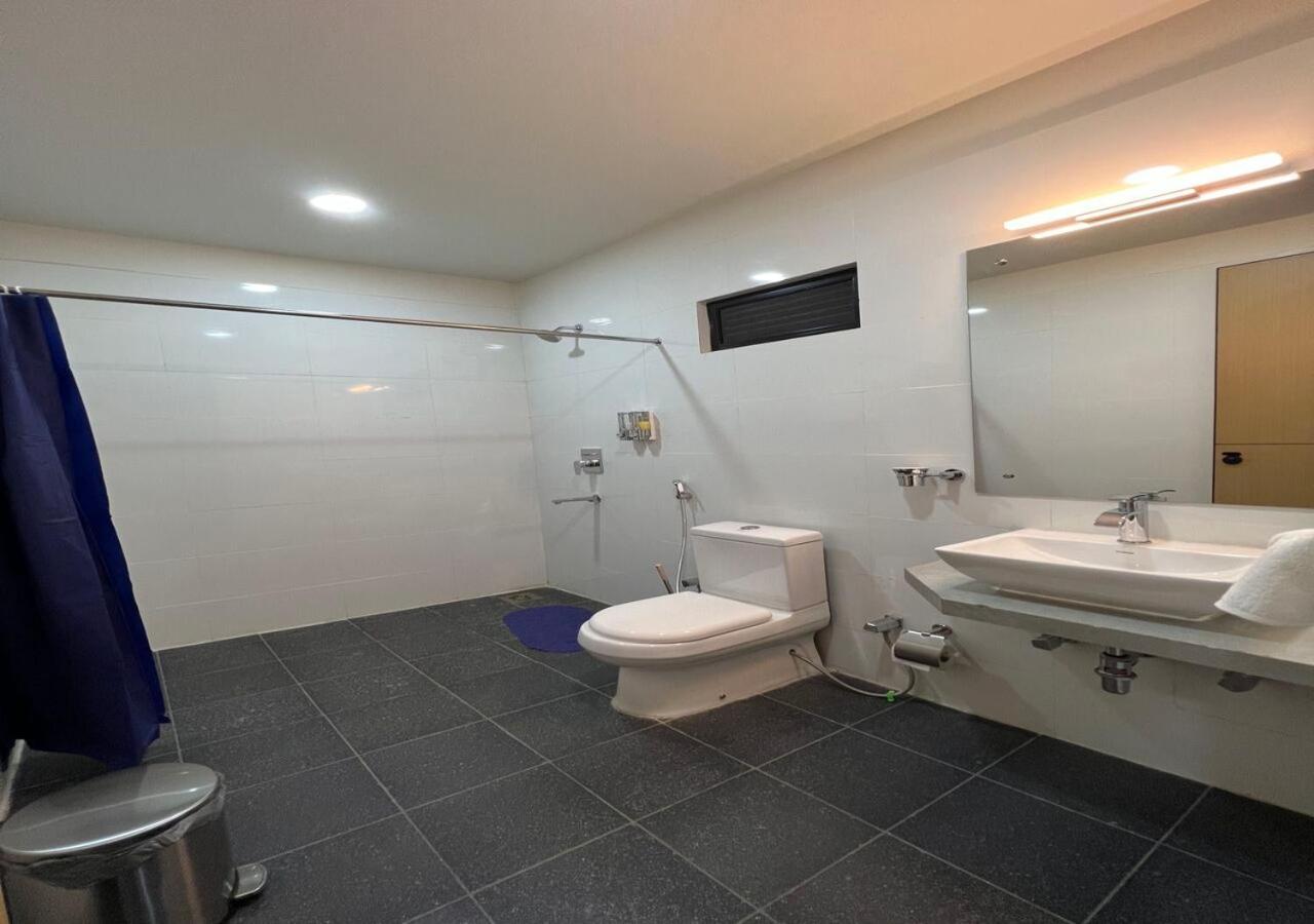 Ixoras Hotel Victoire Киншаса Экстерьер фото