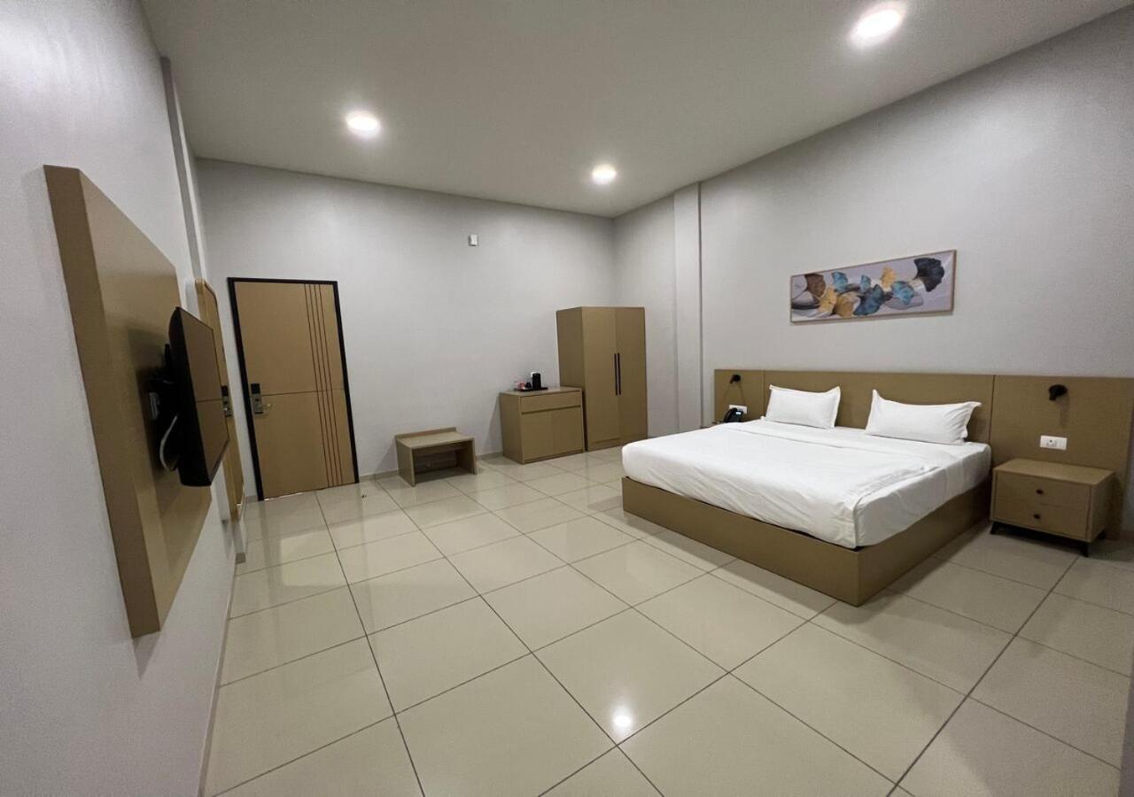 Ixoras Hotel Victoire Киншаса Экстерьер фото
